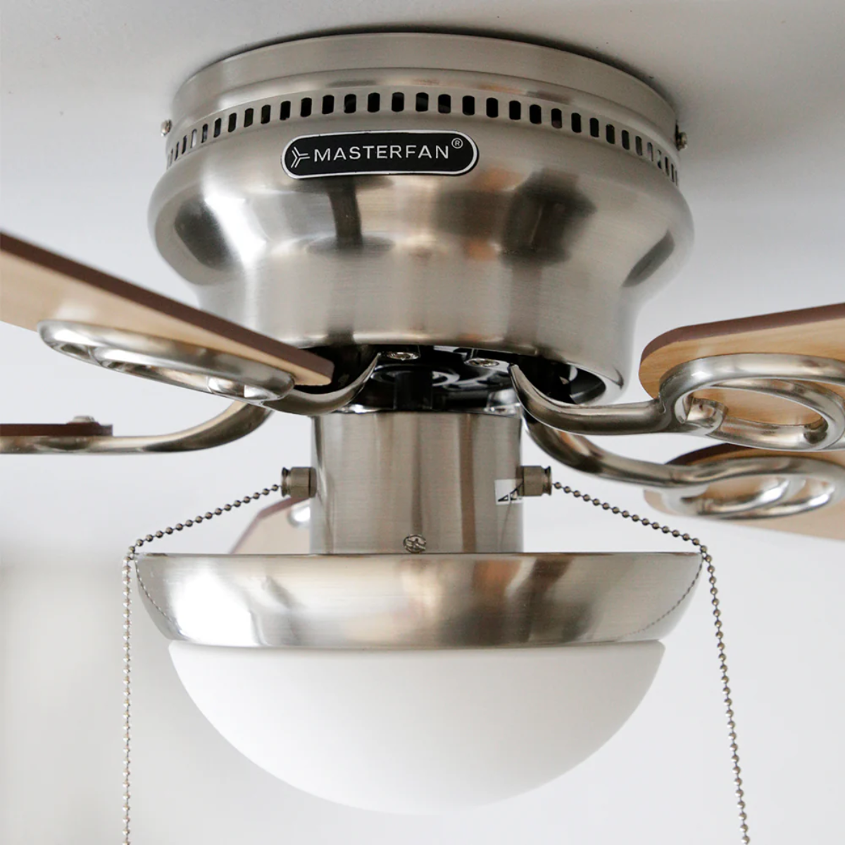 Ventilador Metro 42″ Satinado instalado en sala
